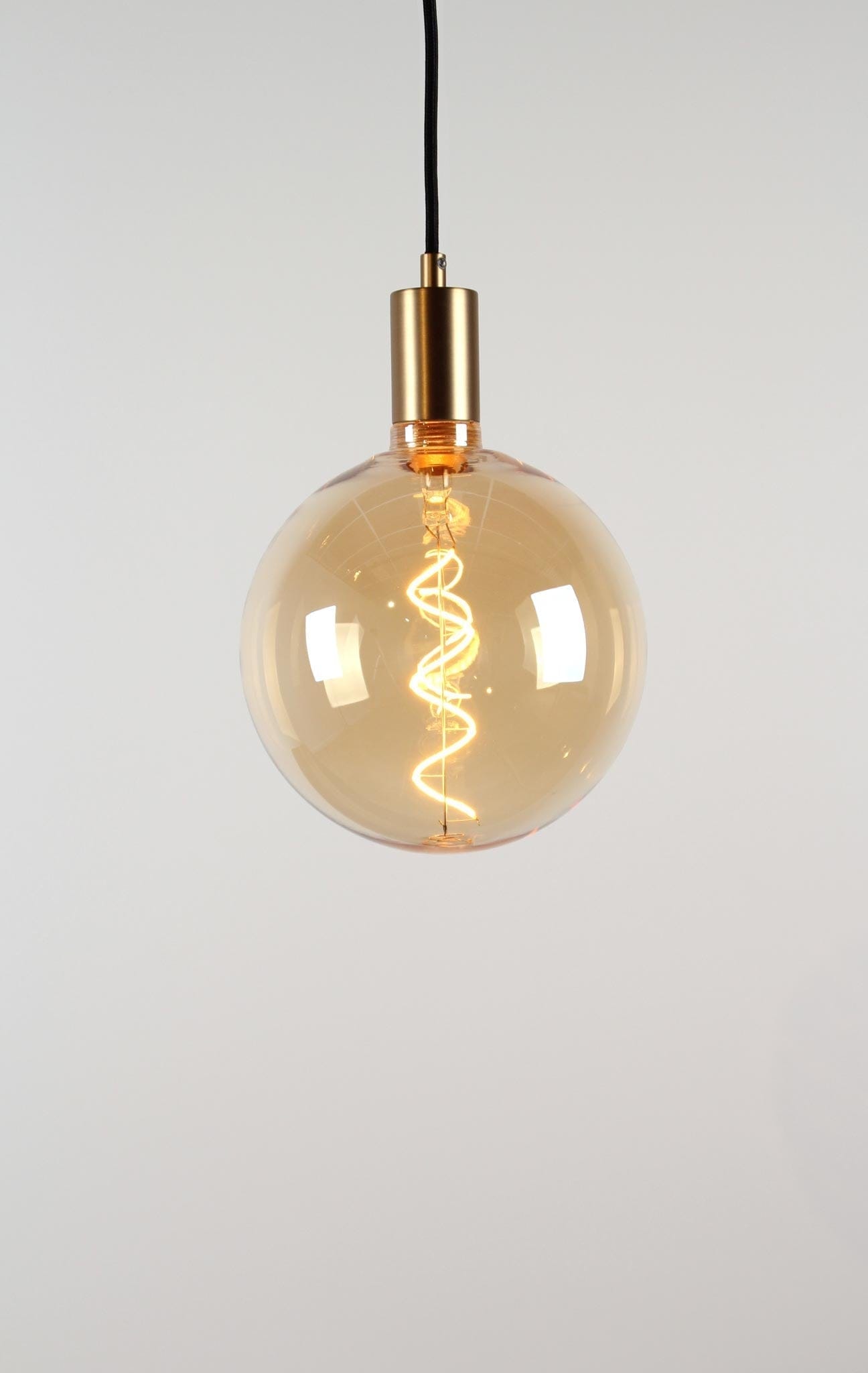 Vintlux E27 Dimmable LED Filament Lamp 4W G200 265lm 2200K - Kyodai Loft Globe XXL Gold - Lightspares